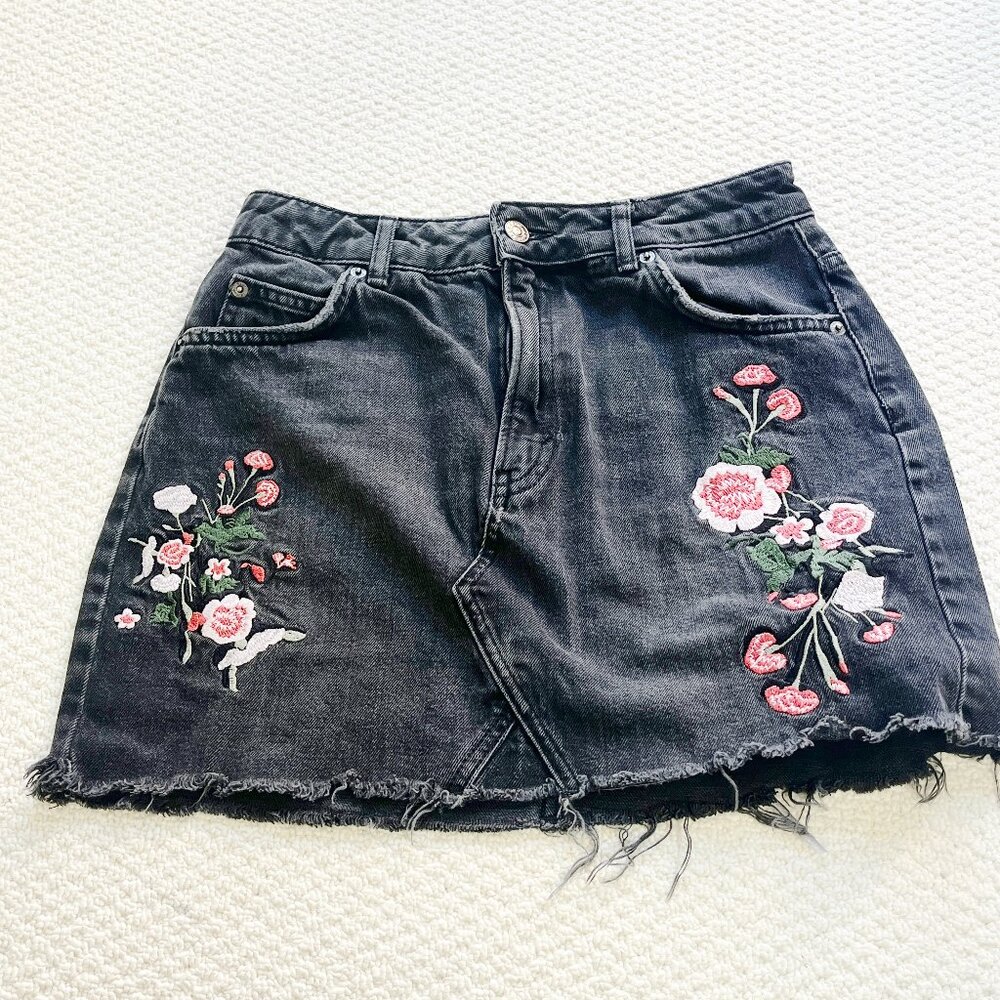 2/$30 Topshop Moto Black Denim Embroidered Mini Skirt Floral 6